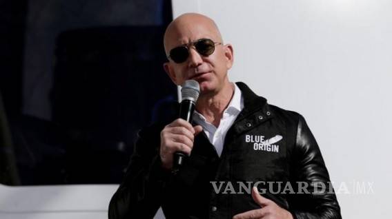 $!Jeff Bezos fundador de Amazon presenta planes para enviar capsulas a la luna