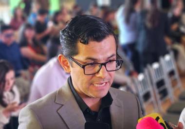Edgar Alejandro Veloz Pachicano, director general de Educación Primaria en Coahuila, llamó a reforzar la prevención desde casa ante amenazas vinculadas a retos virales en escuelas.