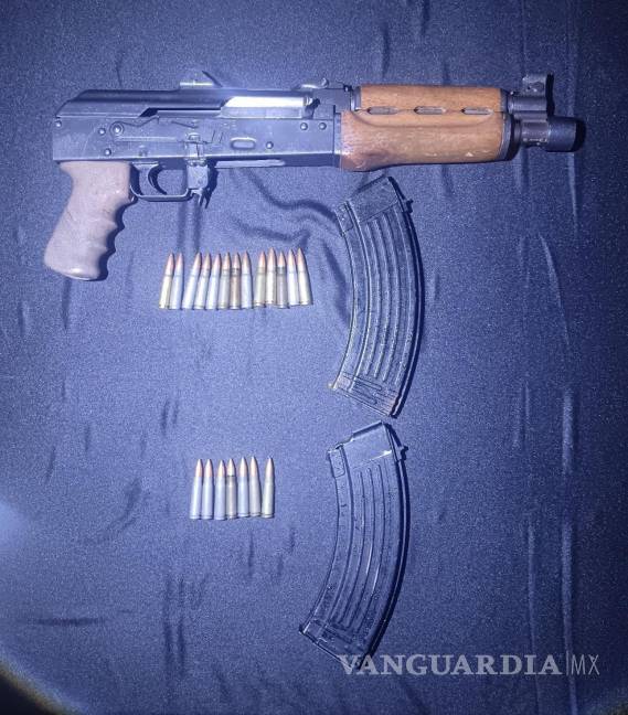 Interceptan a menor con un arma larga oculta con ¡una cobija!, en Nuevo León