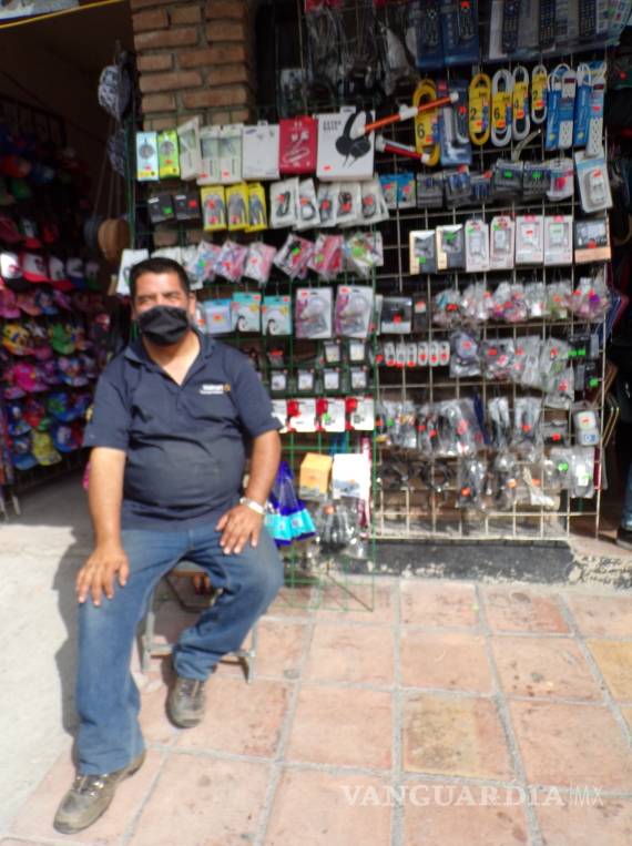 $!Ambulantes de Saltillo rentan porches y cocheras para vender sus productos