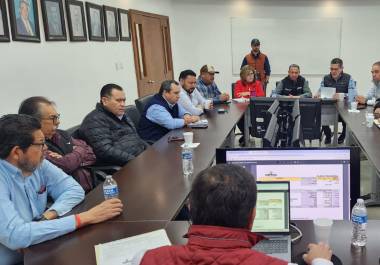 Autoridades de Simas trabajan en estrategias de concientización dirigidas a la comunidad.