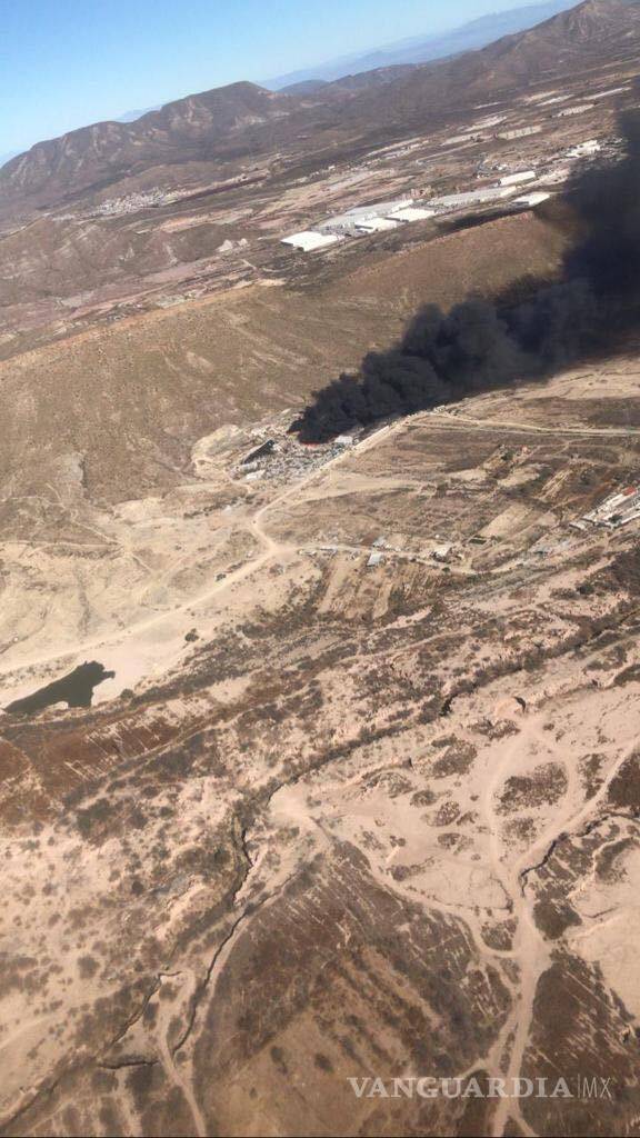 $!Descartan población en riesgo por incendio recicladora de Ramos Arizpe