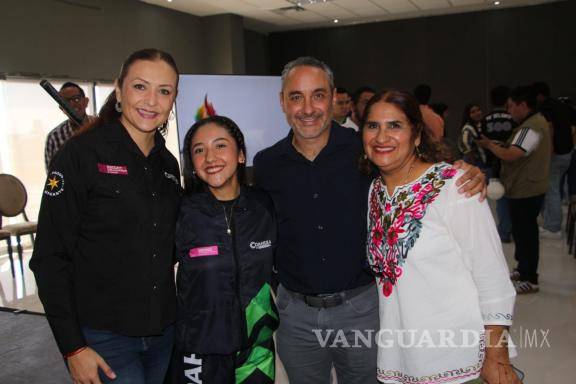 $!Antonio Cepeda Licón encabezó el abanderamiento de la delegación coahuilense que participará en la Paralimpiada Nacional Conade 2026.