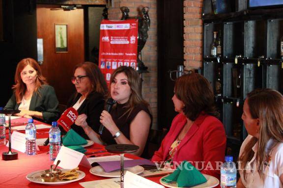 $!Mayra Valdés González, secretaria de las Mujeres. Destacó la importancia de que las mujeres cuenten con información para tomar decisiones relacionadas con su salud.