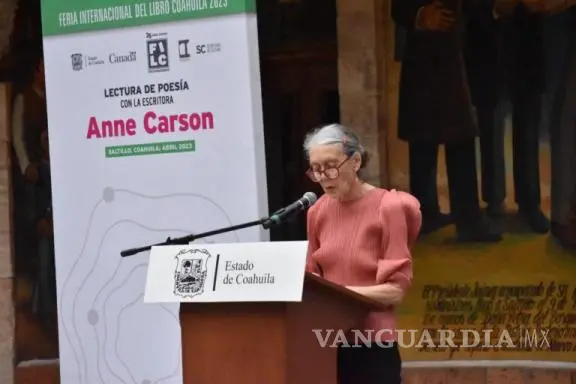 $!La poeta canadiense participó en la XXV Feria Internacional del Libro Coahuila, donde ofreció una lectura de su obra.