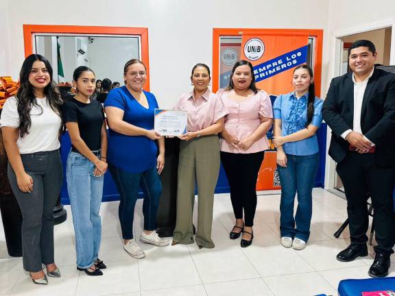 El rector Eliud Cadena Toledo encabezó la apertura del nuevo espacio educativo, acompañado por autoridades municipales.