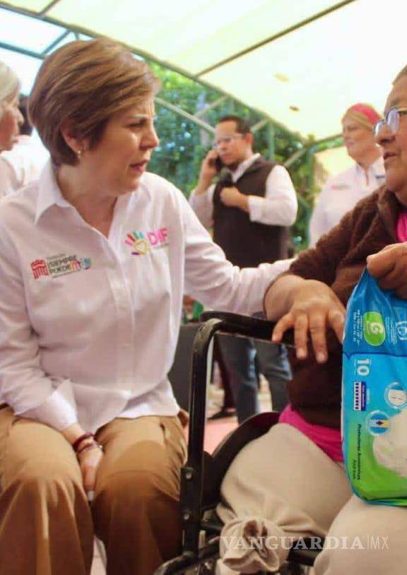 $!Selina Bremer recibió el respaldo del gobernador Manolo Jiménez, quien busca dar continuidad a los programas del DIF Torreón tras el fallecimiento de Román Alberto Cepeda.