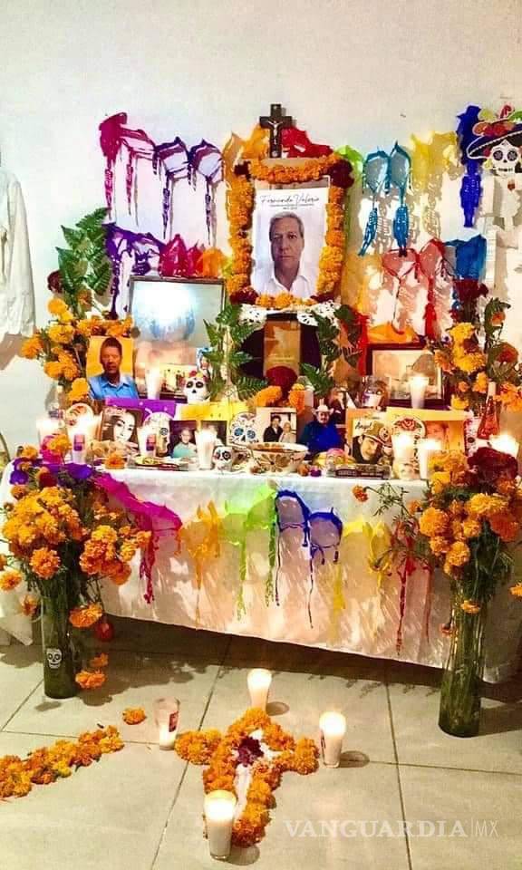 $!¿Ya viste estos altares en Saltillo? Dedicados a familiares, Walt Disney, Juan Gabriel, Cri-Cri y más (Fotos)