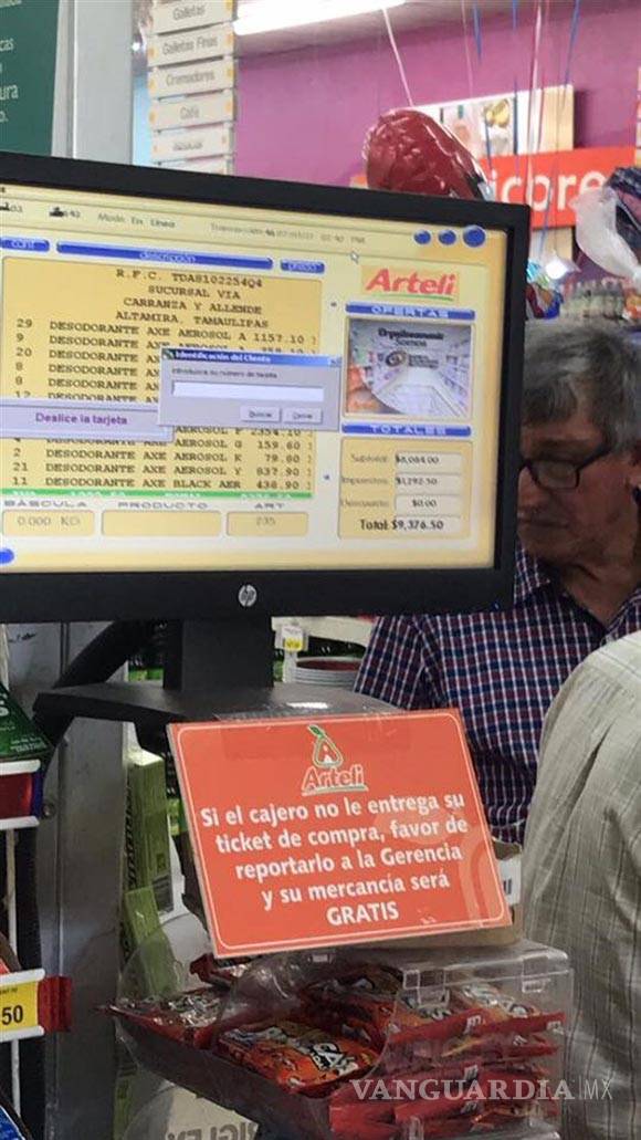 $!Por error de una tienda, joven compra 235 desodorantes en menos de 50 pesos