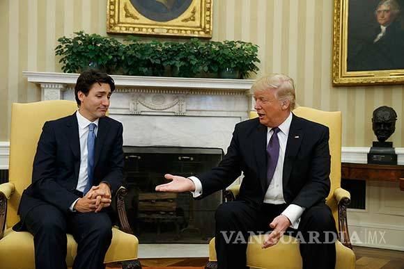 $!El momento incómodo entre Trudeau y Trump queda en fotografía
