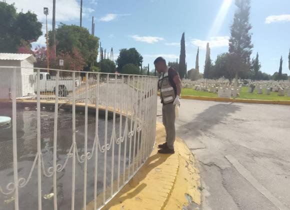 Salud Municipal implementa acciones contra vectores en panteones de Torreón
