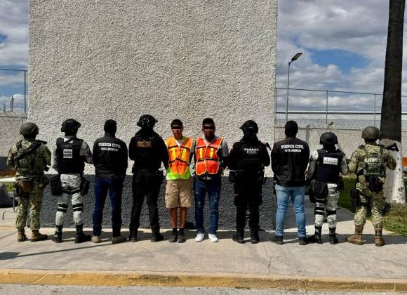 Detienen a dos hombres en posesión de más de 660 mil dólares en Anáhuac, Nuevo León
