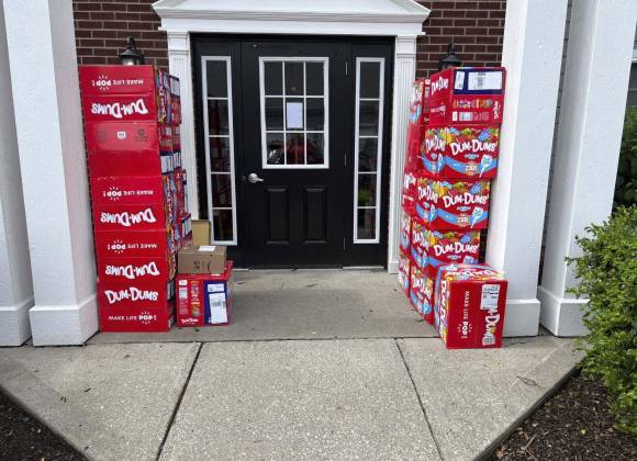 Niño de 8 años en Kentucky pide por Amazon 70,000 paletas Dum-Dum