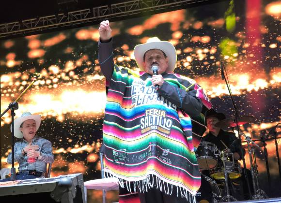Saltillo canta al unísono con Los Cadetes de Linares de Rosendo Cantú en la Feria