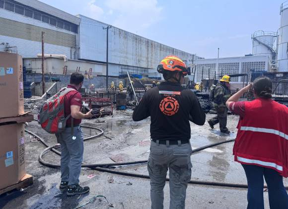 Incendio en empresa deja 100 evacuados en Apodaca, Nuevo León
