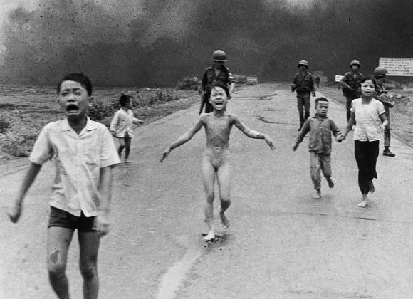 Suspende World Press Photo la autoría de foto de la niña huyendo en Vietnam premiada en 1973