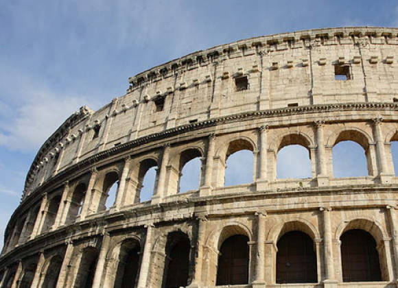 Coliseo Romano Se Inclina Como La Torre De Pisa