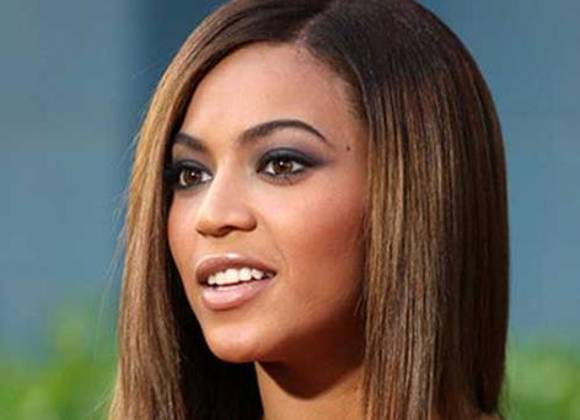 Beyoncé muestra su rostro al natural