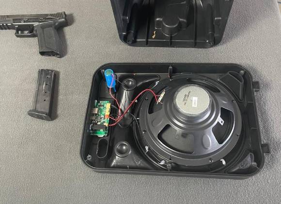 Aseguran armas en el interior de una bocina en Nuevo León