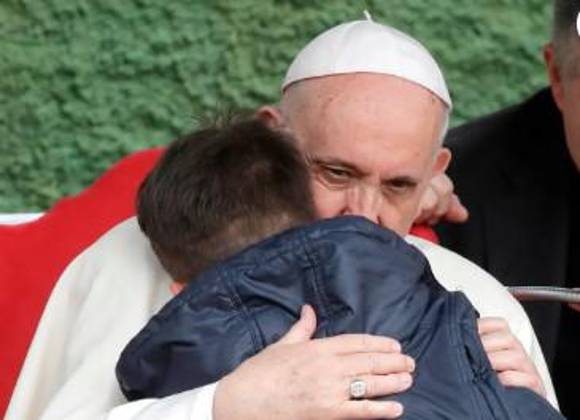 El día que el Papa Francisco le dio consuelo a un niño que le preguntó si su papá ateo estaba en el cielo