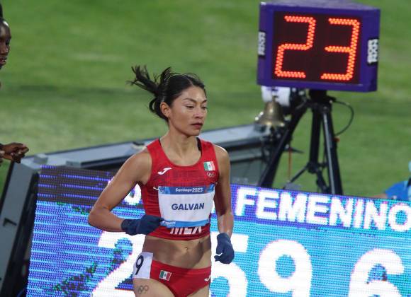 La mexicana Laura Galván es subcampeona de los Panamericanos 2023: debuta en atletismo con medalla de plata en los 10 mil metros