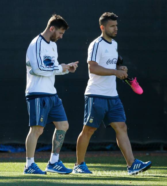 Argentina tiene su 'Brexit'; Aguero y Mascherano se unen a Messi y abandonan la albisceleste