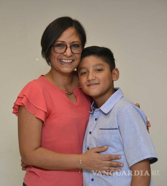 $!Sandra Moreno, madre de Axel, realiza algunas actividades para costear el viaje de su hijo a Singapur.