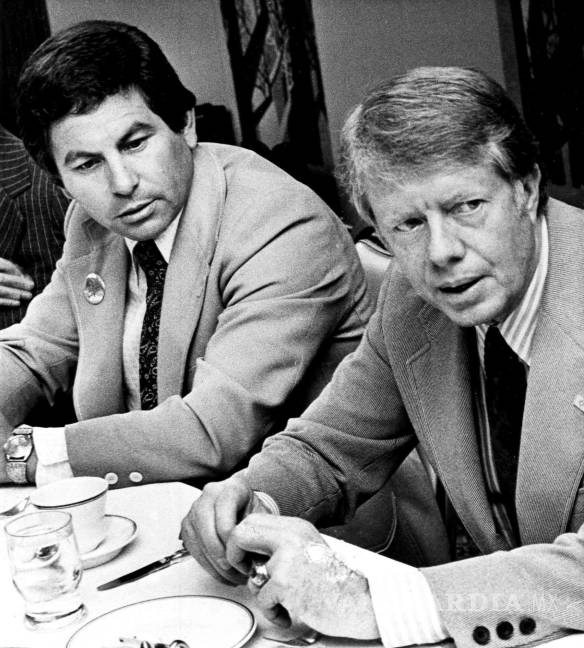 $!20/09/1974. El gobernador de Georgia, Jimmy Carter (d) visita Albuquerque, N.M., para impulsar la campaña del candidato demócrata a gobernador Jerry Apodaca.