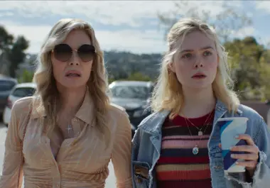 ‘Es muy fácil juzgar a alguien que está en OnlyFans’: Michelle Pfeiffer y Elle Fanning vuelven juntas a la pantalla a como madre e hija