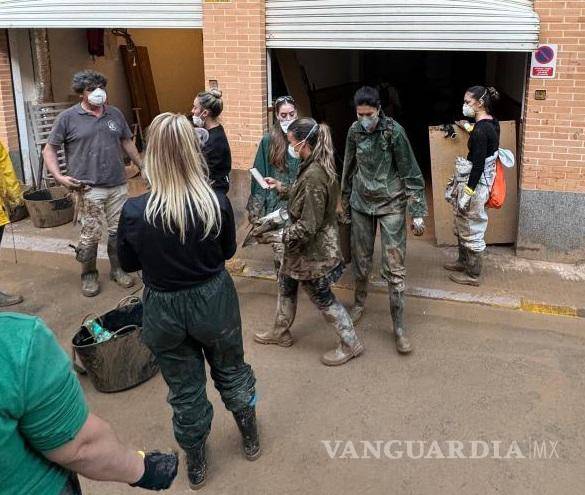 $!Voluntarios toman en sus manos el rescate de Valencia; ya suman 219 fallecidos