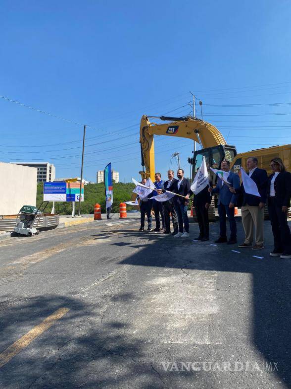 $!En el evento estuvieron el gobernador, Samuel García, el secretario del ayuntamiento de San Pedro, Mauricio Farah, y el alcalde de Monterrey, Adrián de la Garza.