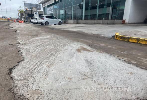 $!La afectación se extiende por unos 100 metros del carril lateral, a la altura de Río Suchiate.
