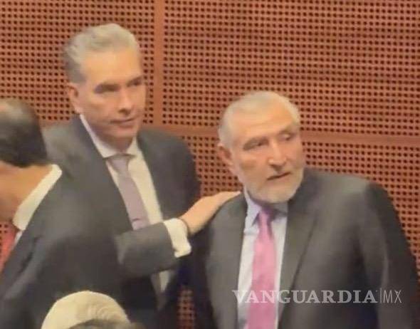 $!Waldo Fernández, senador del PVEM por NL, y Adán Augusto López, compañero de bancada, pero de Morena.