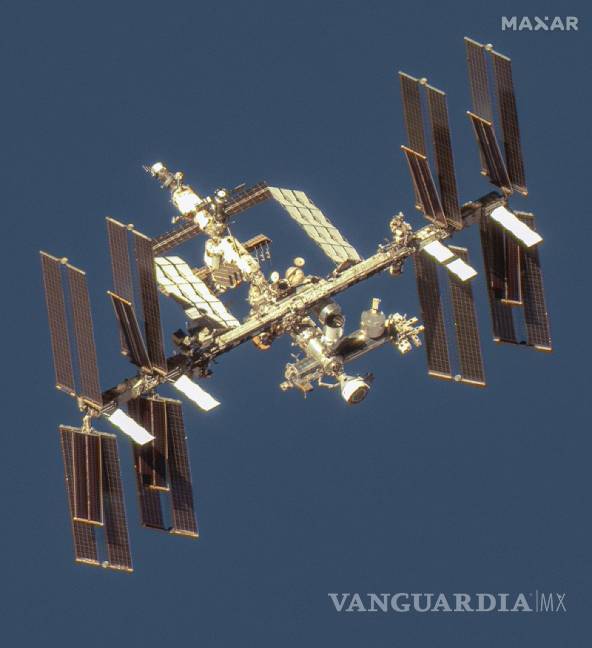 $!Esta imagen satelital publicada por Maxar Technologies muestra una descripción general de la Estación Espacial Internacional con la nave espacial Boeing Starliner.