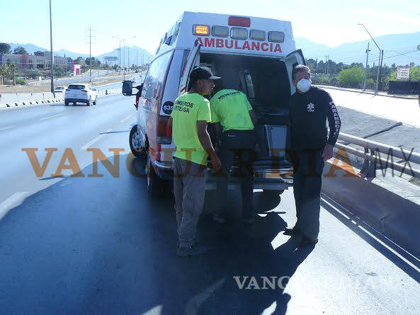 $!Bombero de Arteaga causa accidente en Saltillo, embistió a empleado de presidencia