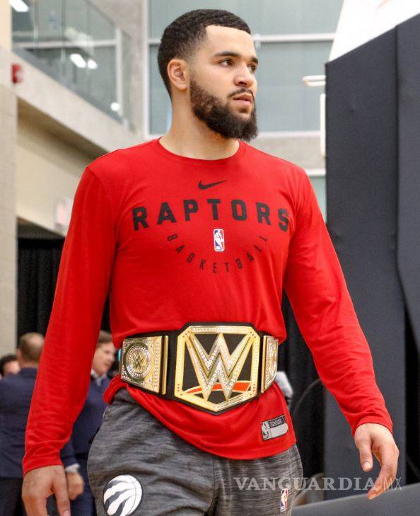 $!Así luce Patrick Mahomes como monarca de la WWE