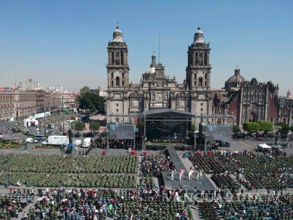 $!Celebra AMLO 107 aniversario de la creación del Ejército mexicano en el Zócalo