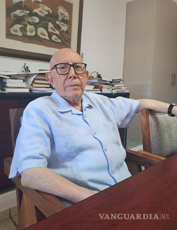 $!El padre Rodolfo Escobedo aborda la persecución religiosa en Saltillo.