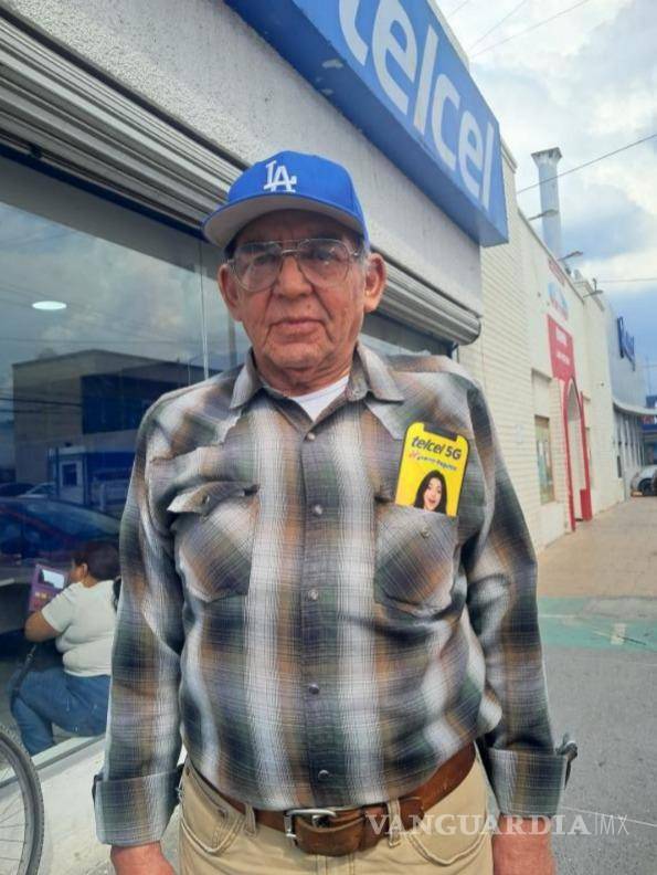 $!Usuarios relataron haber llegado alrededor de las 9:00 horas y salir cerca de las 15:00 sin poder completar el registro de su línea.