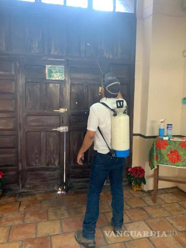 $!Una madre de familia señaló que, de acuerdo con dirección, la problemática grave tiene que ver con el drenaje que corre de sur a norte.