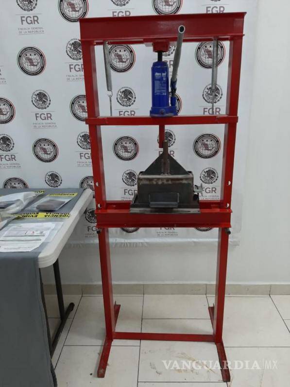 $!En el lugar también se aseguró una prensa hidráulica, informó la Fiscalía General de la República (FGR).