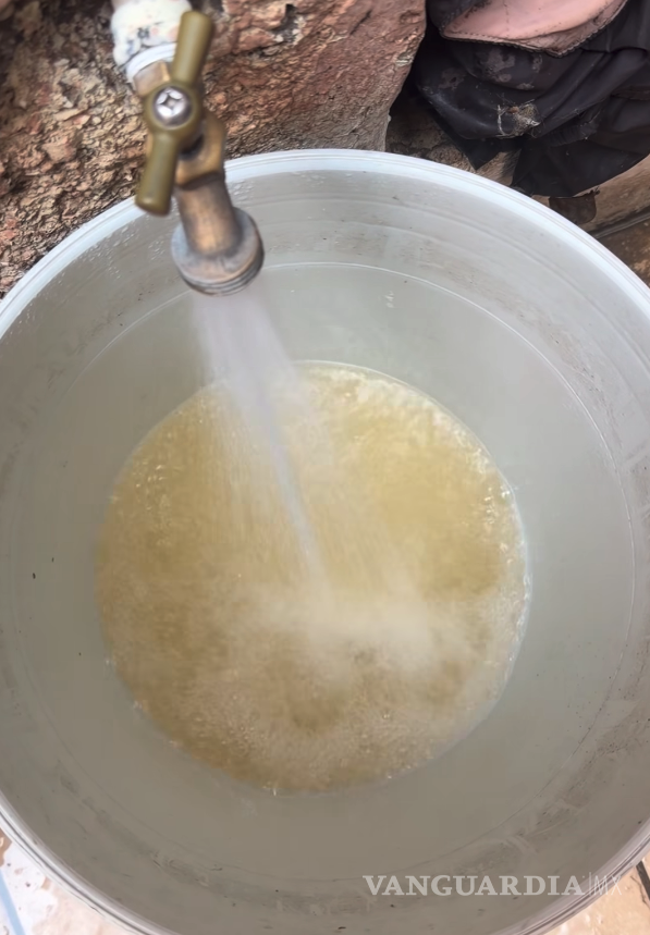 $!A través de redes sociales se recomendó evitar el consumo del agua, así como su utilización para la elaboración de alimentos.