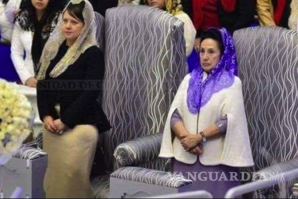 $!Detienen en Los Ángeles a Eva García, madre de Naasón Joaquín García, por trata de menores