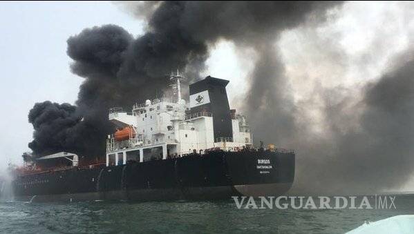 $!Sofocan incendio en el buque Burgos de Pemex; cargaba 160 mil barriles de combustible