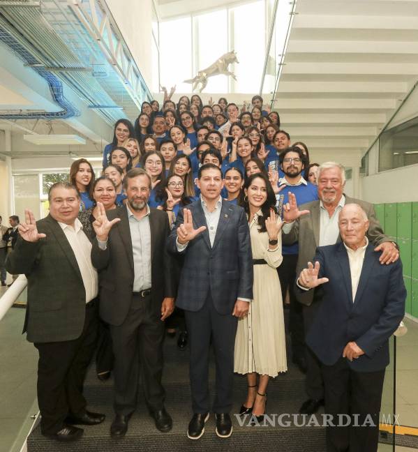 $!Autoridades universitarias y educativas acompañaron a los 60 jóvenes beneficiados con el programa “Lobos Internacionales”.