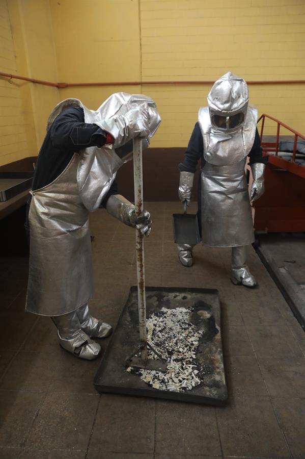 $!Así se trabaja en un crematorio de México saturado de muertes por coronavirus (FOTOS)