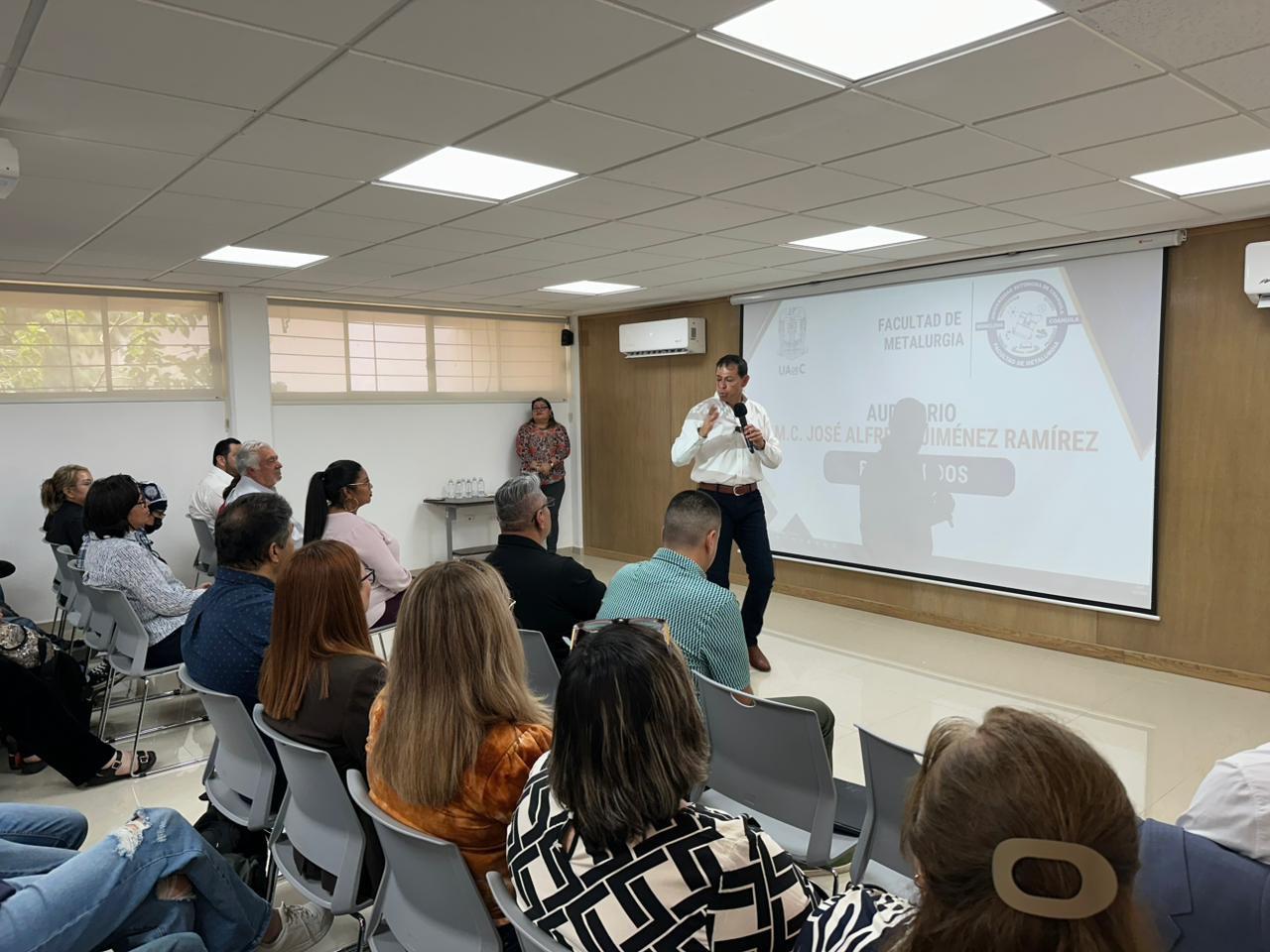 Inaugura rector de la UAdeC remodelación de auditorio en Facultad de Metalurgia de Monclova