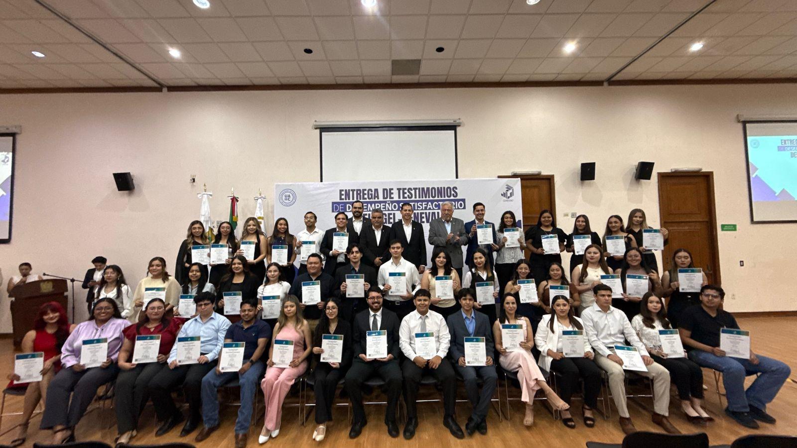 Reconoce UAdeC excelencia académica de egresados de la Unida