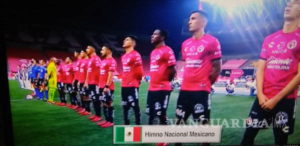$!¿Por qué Jonathan Orozco posó de espaldas durante el himno en la final de la Copa MX?