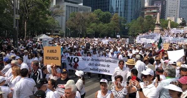 $!'Fifís sí, idiotas no', miles exigen la renuncia de AMLO en Ciudad de México
